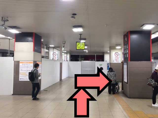 ①JR玉造駅の改札を出て右に進みます
