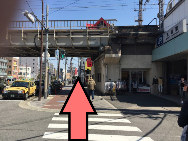 ⑥交差点を右折します